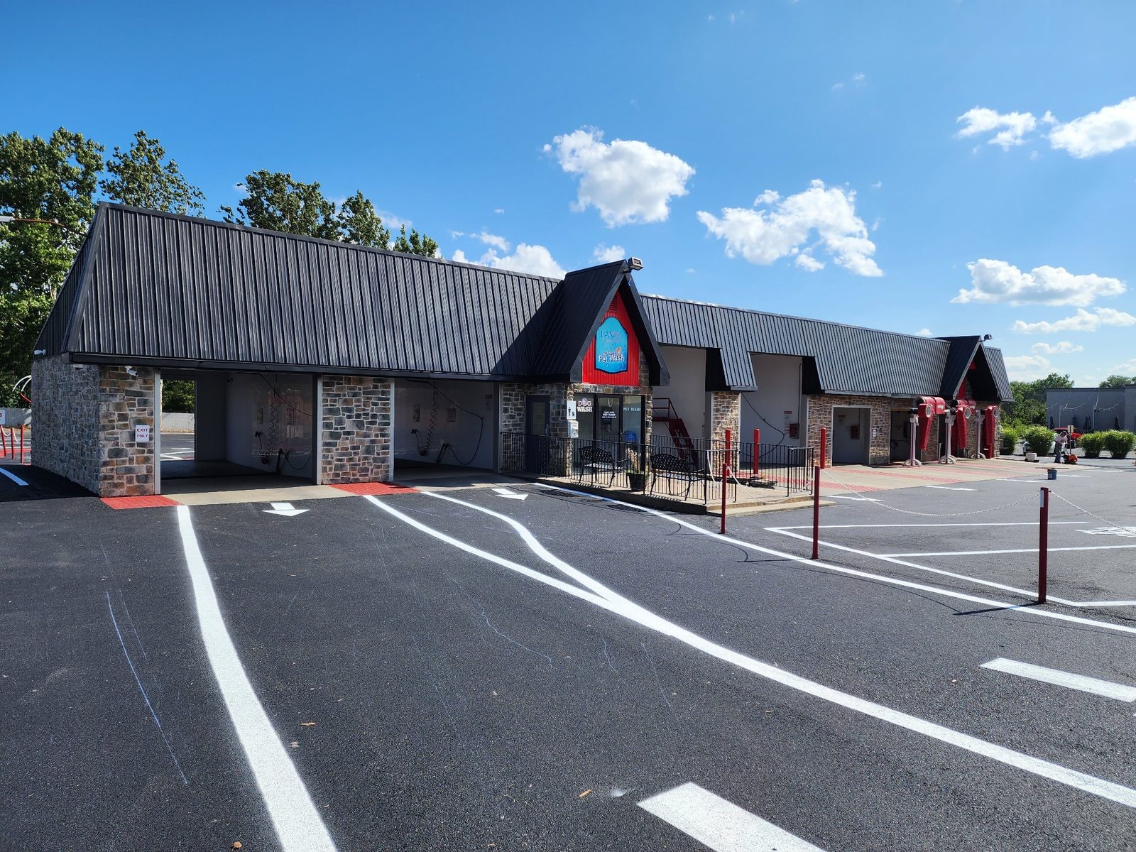 The Lanco Wash N Shine property in Stevens — self-serve bays, pet wash entrance and vacuum area